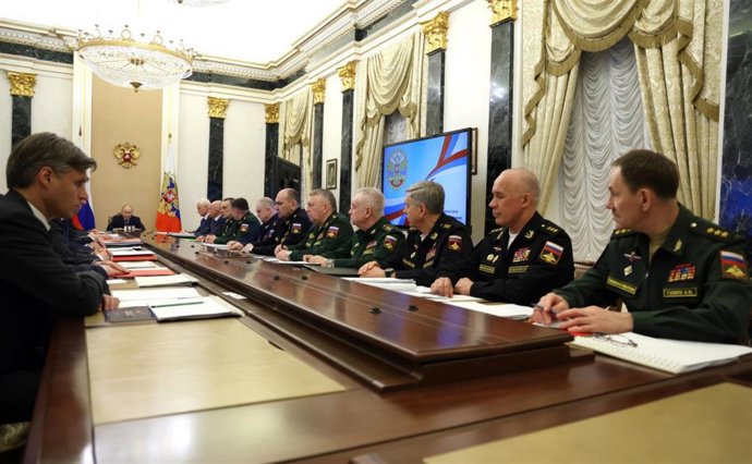 Reunión del presidente ruso, Vladimir Putin, con altos mandos militares.