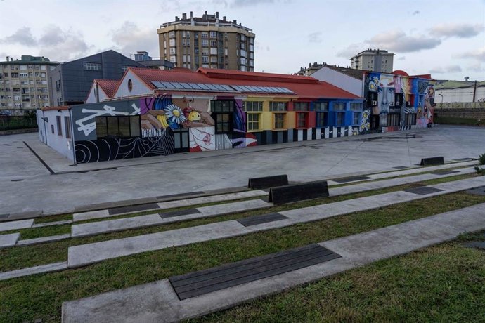 Archivo - Zona habilitada como aparcamiento temporal gratuito junto a La Vidriera por las fiestas de San Juan