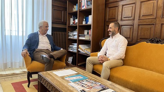 El presidente del TSJA, Jesús Chamorro y el alcalde de Siero, Ángel García 'Cepi',