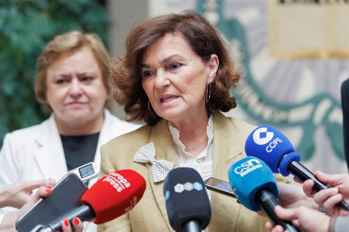 La presidenta del Consejo de Estado, Carmen Calvo, durante la atención a medios.