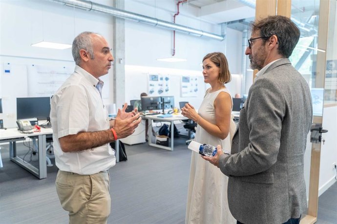 La concejala de Economía y Empleo Local, Ane Oyarbide, visita el edificio PIA