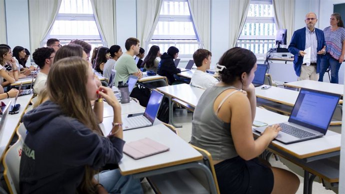 Archivo - Clases de Ciencias Empresariales en la UPO