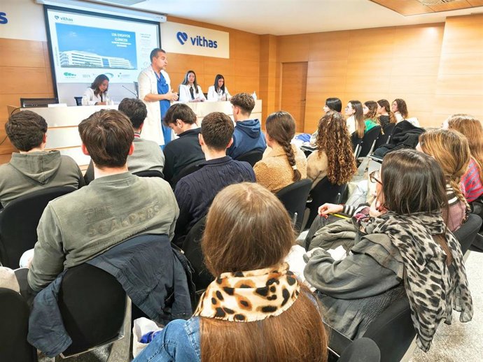 Formación a  los estudiantes de la CEU San Pablo Andalucía a cargo del Dr. Cristóbal Morales.