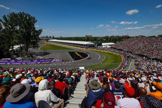 01 VERSTAPPEN Max (nld), Red Bull Racing RB21, action during the Formula 1 Pirelli Grand Prix du Canada 2025, 10th round of the 2025 FIA Formula One World Championship from June 14 to 16, 2025 on the Circuit Gilles Villeneuve, in Montréal, Canada - Photo 