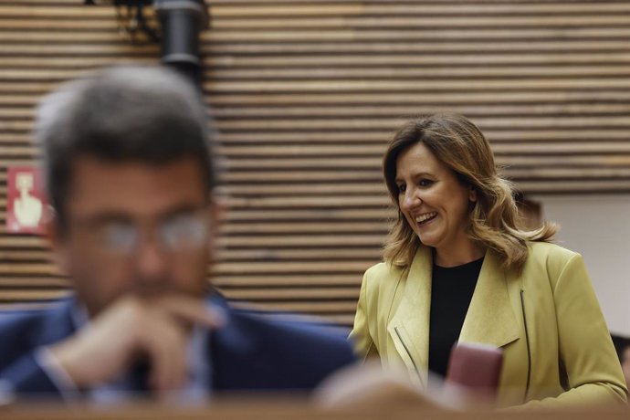 Archivo - Arxiu - L'alcaldessa de València, María José Catalá, en una sessió de control a les Corts Valencianes amb el president de la Generalitat, Calos Mazón. 