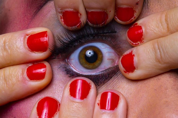 Nora Cantero arremete contra la tiranía estética en 'Beauty and violence', que Factoría Echegaray