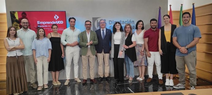 Félix Romero y Antonio Arenas (centro), en la presentación del programa EmprendeUCO.