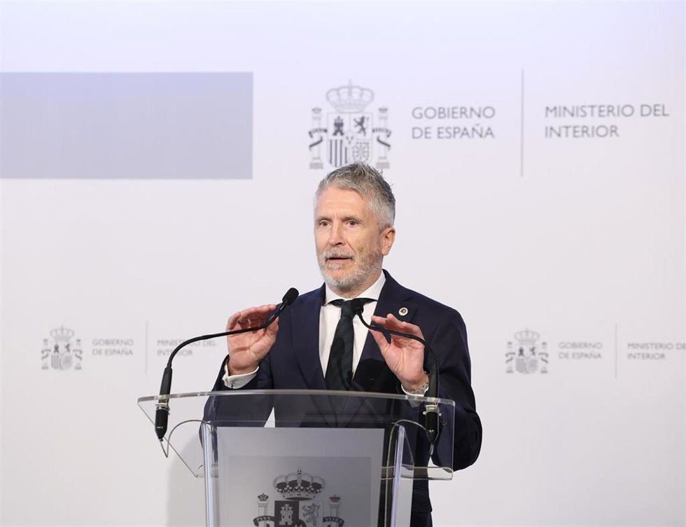 El ministro del Interior, Fernando Grande-Marlaska, preside la toma de posesión de la nueva secretaria de Estado de Seguridad, Aina Calvo