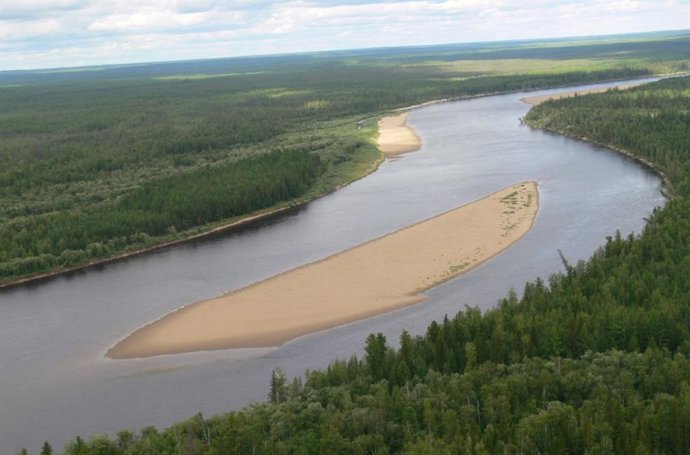 No rio Yelogi, um afluente do Yenisei, na Sibéria. Alguns falantes do idioma Yenisei, Ket, ainda vivem na região. O idioma dos hunos europeus pertencia à mesma família linguística.