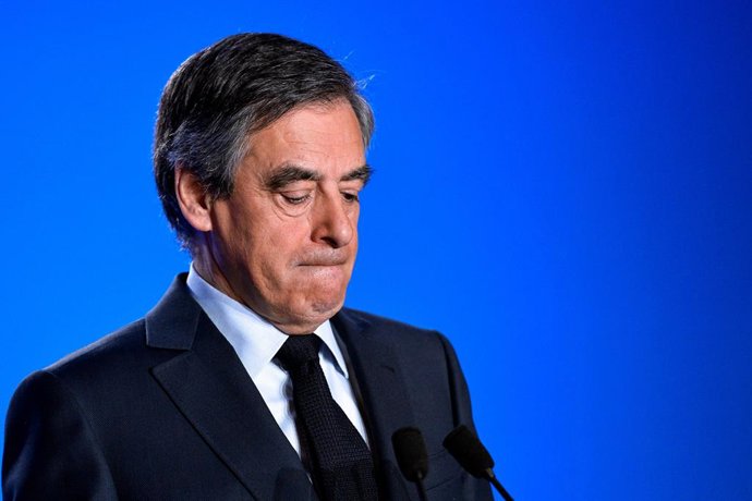 Archivo - PARIS, March 1, 2017  Francois Fillon attends a press conference in Paris, France on March 1, 2017. French presidential candidate Francois Fillon confirmed Wednesday that he would be summoned on March 15 by the investigating magistrates over all