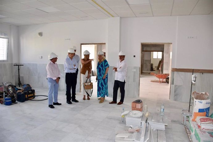 La delegada de la Junta de Andalucía en Cádiz, Mercedes Colombo, en una visita al nuevo Centro de Párkinson Bahía de Cádiz en San Fernando
