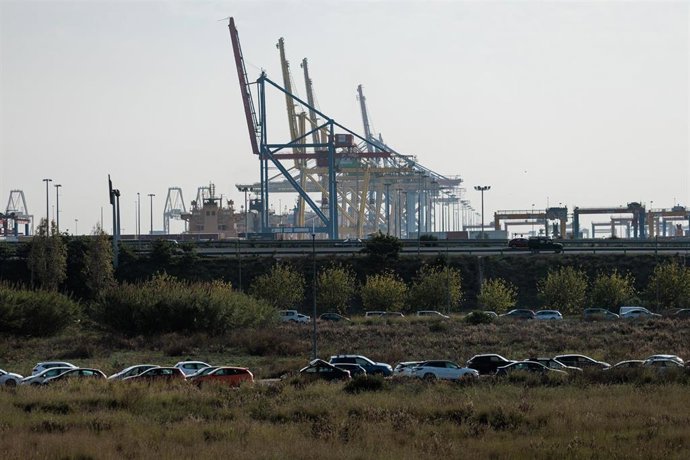 Archivo - Vista aérea de la ZAL del Puerto de Valencia