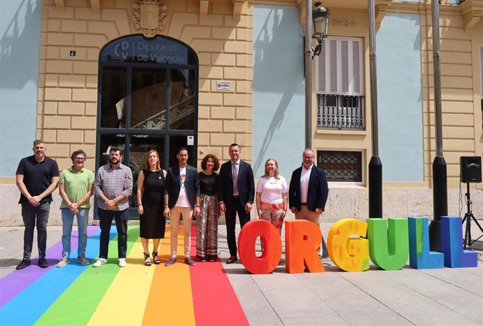 Archivo - Imagen de archivo de la lectura de un manifiesto por el Orgullo en la Diputació