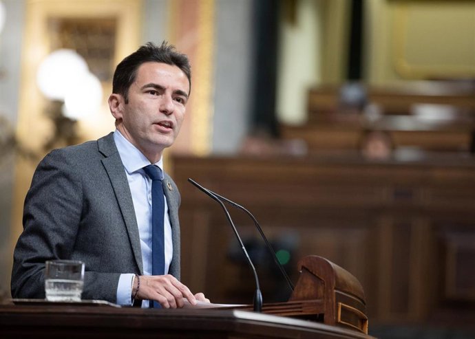 Archivo - El secretario general del PSOE de Cantabria, Pedro Casares