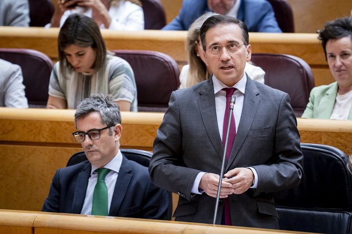 El ministro de Asuntos Exteriores, Unión Europea y Cooperación, José Manuel Albares, interviene durante una sesión de control al Gobierno en el Senado, a 10 de junio de 2025, en Madrid (España). El pleno del Senado aborda la aprobación de actas previas y 