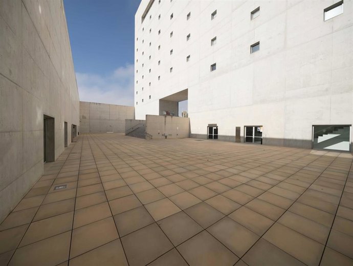 Archivo - Plaza de las Culturas del Centro Cultural CajaGranada, en imagen de archivo