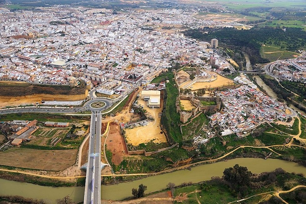 Archivo - Vista aérea de Alcalá de Guadaíra, en Sevilla. 