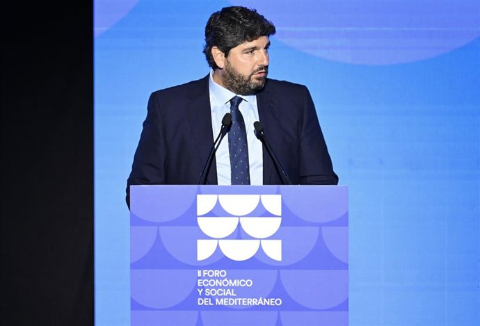 El presindente del Gobierno regional, Fernando López Miras, reivindica un Plan Nacional del Agua en el Foro Mediterráneo