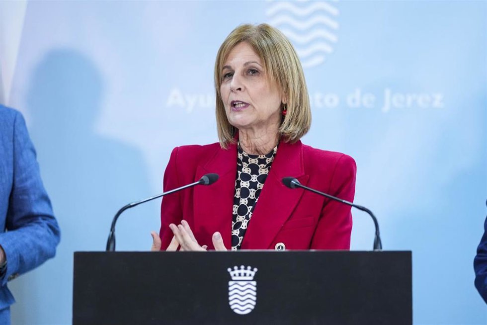 Archivo - La alcaldesa de Jerez de la Frontera, María José García Pelayo, durante la reunión para abordar las políticas arancelarias de Estados Unidos en el Ayuntamiento de Jerez de la Frontera, a 11 de abril de 2025 en Cádiz (Andalucía, España). La alc