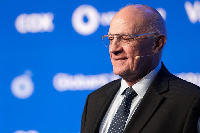 Archivo - El presidente del Banco Sabadell, Josep Oliu, durante la inauguración de la V edición del foro económico español ‘Wake Up, Spain!’, en Casa de América, a 31 de marzo de 2025, en Madrid (España).