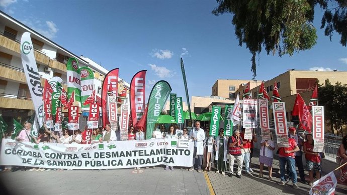 Los sindicatos se concentran ante el aumento de las listas de espera y la escasa contratación en el Área Norte.