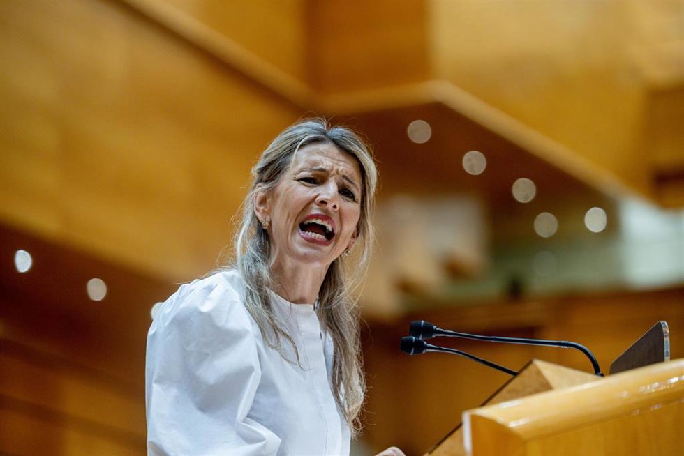 La vicepresidenta segunda y ministra de Trabajo y Economía Social, Yolanda Díaz, interviene durante un pleno en el Senado, a 17 de junio de 2025, en Madrid (España). Esta es la primera sesión de control en el Senado a la que se enfrenta el Gobierno de c