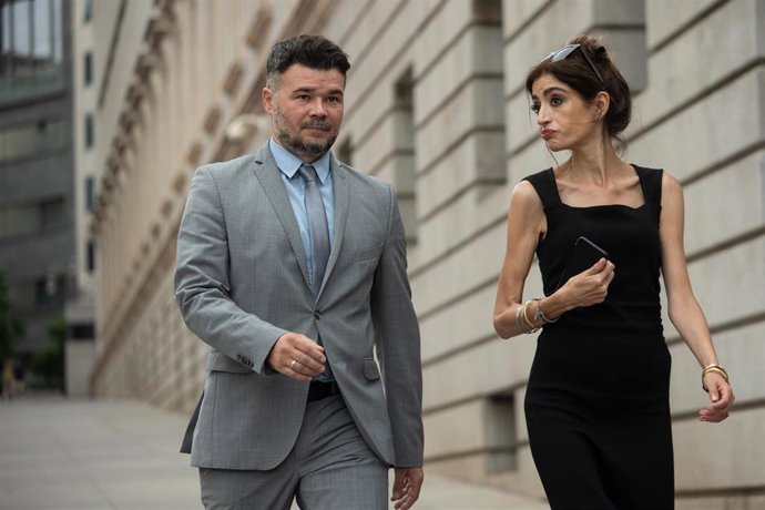 El portavoz de ERC en el Congreso, Gabriel Rufián, a su llegada a una sesión plenaria, en el Congreso de los Diputados, a 17 de junio de 2025, en Madrid (España). 