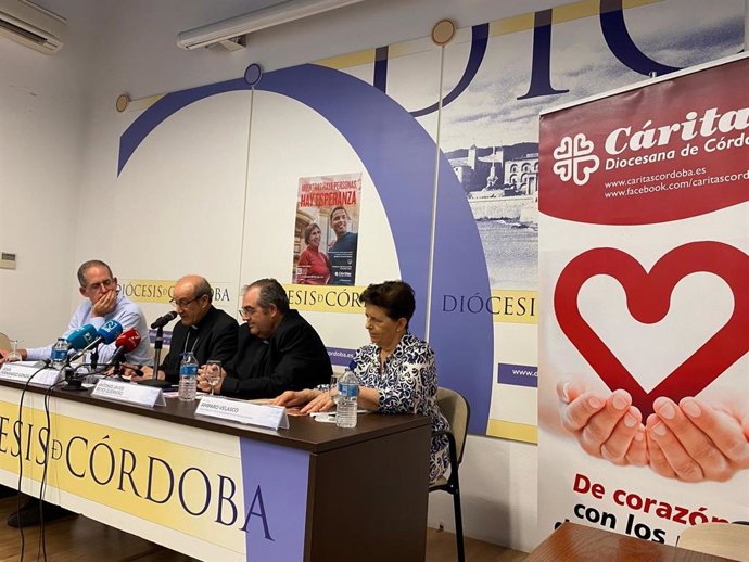 El obispo de Córdoba, Jesús Fernández, interviene en la presentación de la memoria de actividades de Cáritas Córdoba del año 2024.