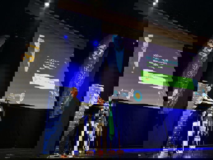 Casi 4.300 jóvenes de 64 municipios malagueños han disfrutado de las Escuelas Deportivas Municipales de fútbol y basket 