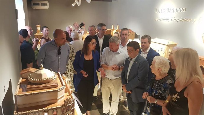 Inuaguración de la sala del Centro Cultural Baños Árabes dedicada a las obras del maquetista Luis Barbero.