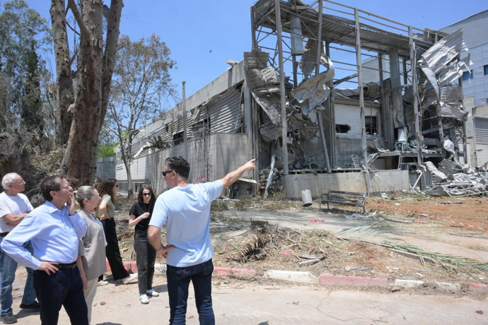 HANDOUT - 17 June 2025, Israel, Rehovot: Israeli President Isaac Herzog visits site of an Iranian missile attack on the Weizmann Institute of Science in Rehovot.