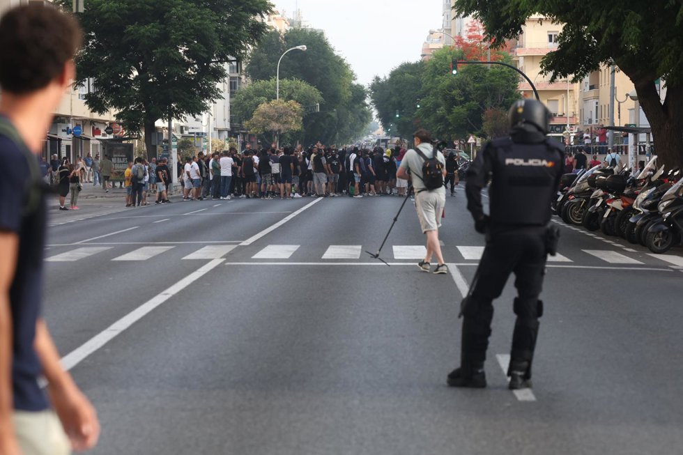 Corte de carretera en Cádiz en la primera jornada de huelga de trabajadores del metal