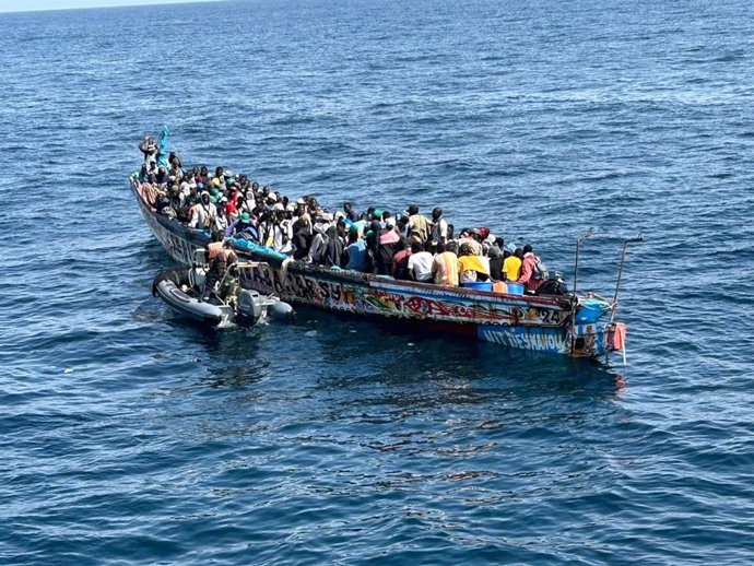 Archivo - Senegal intercepta una embarcación con 183 migrantes frente a sus costas