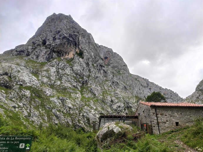 Archivo - Arquivo - Rota de caminhada entre Poncebos e Bulnes, no município de Cabrales, nos Picos da Europa. Turismo verde. Turismo ativo.