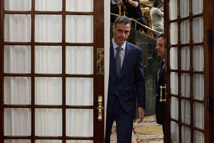 O Presidente do Governo, Pedro Sánchez, durante uma sessão de controle do governo no Congresso dos Deputados, em 18 de junho de 2025, em Madri (Espanha). Sánchez participa da sessão de controle do governo de hoje para responder a perguntas do Congresso do