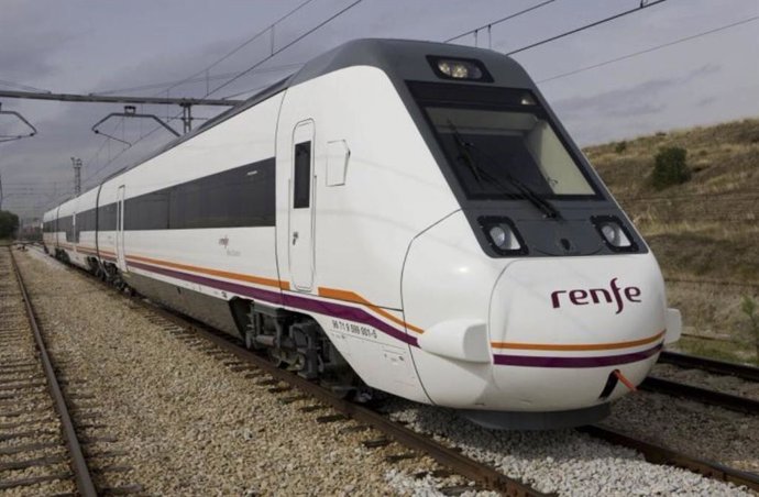 Archivo - Un tren de Renfe