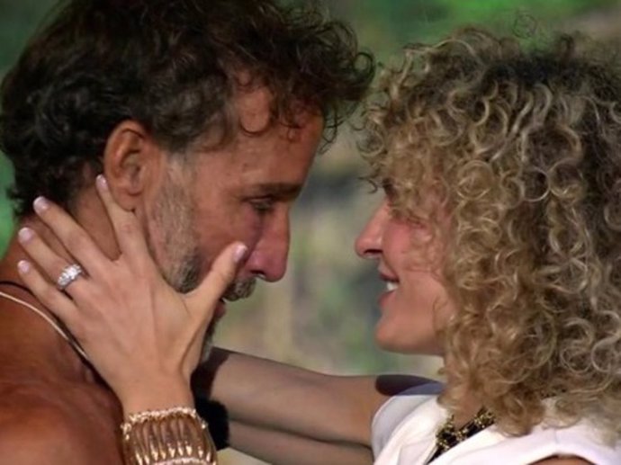Alvaro Muñoz Escassi y Sheila Casas