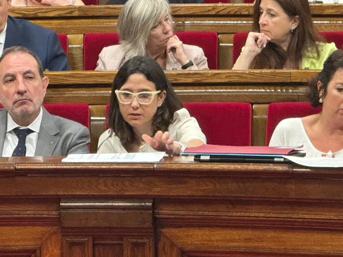 La consellera de Interior de la Generalitat, Núria Parlon, en la sesión de control al Govern