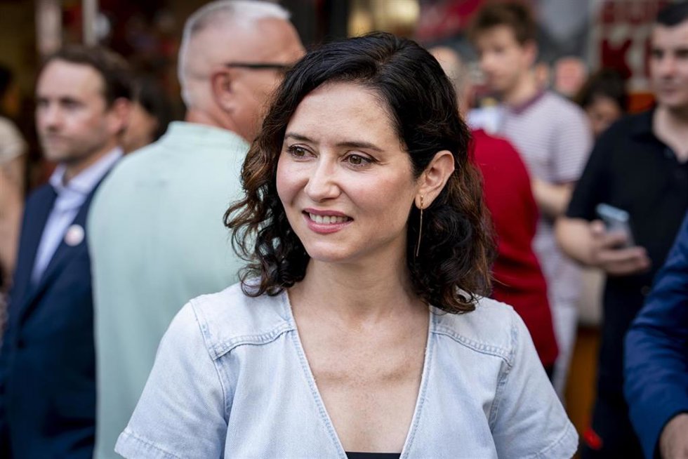La presidenta de la Comunidad de Madrid, Isabel Díaz Ayuso, llega al acto de conmemoración del 50 aniversario de la cadena de restaurantes Burger King en España