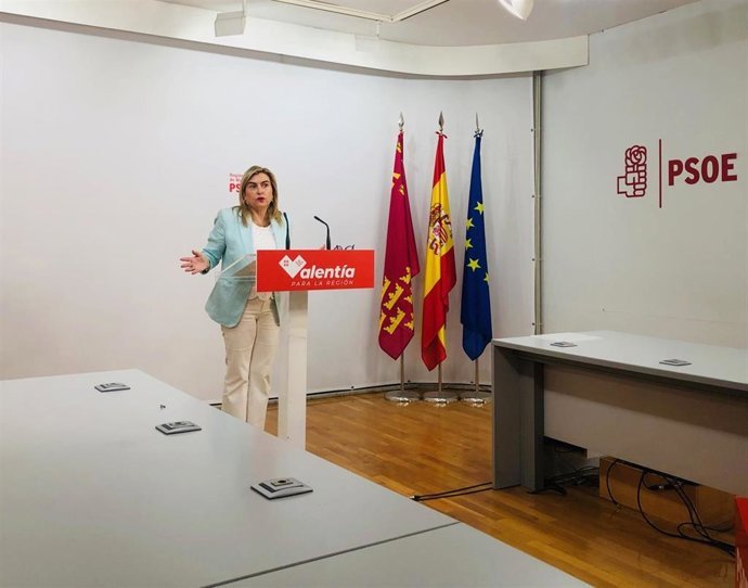 La portavoz del Grupo Parlamentario Socialista en la Asamblea Regional de Murcia, Carmina Fernández