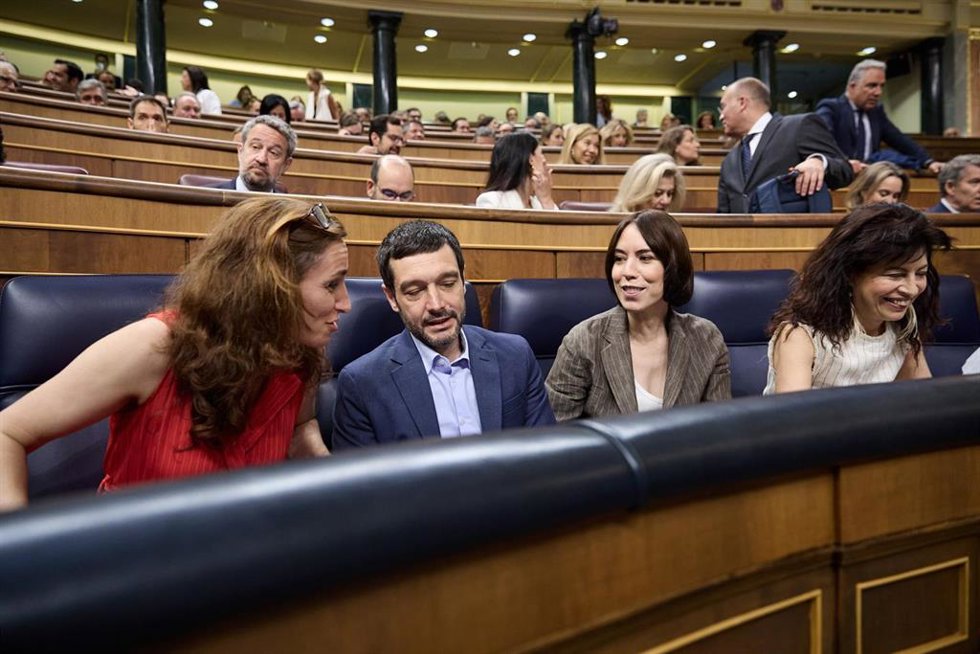 (I-D) La ministra de Sanidad, Mónica García; el ministro de Derechos Sociales y Agenda 2030, Pablo Bustinduy; la ministra de Ciencia, Innovación y Universidades, Diana Morant y la ministra de Igualdad, Ana Redondo, durante una sesión de control al Gobie