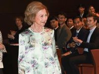 La Reina Sofía, radiante en su reaparición pública tras el regreso del Rey Juan Carlos a España