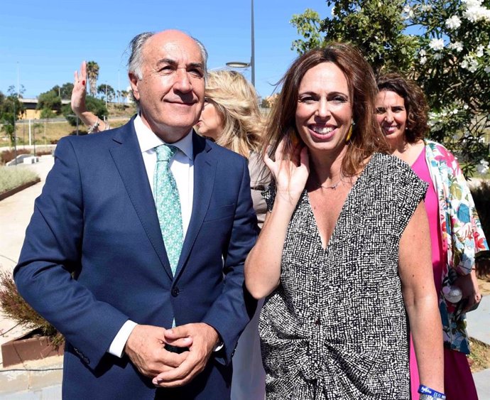 El alcalde de Algeciras y la consejera de Fomento en una imagen de archivo.