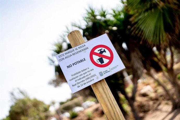 El Ayuntamiento pone en marcha un proyecto piloto de riego de jardines con agua regenerada en las zonas verdes del entorno del Peñón del Cuervo