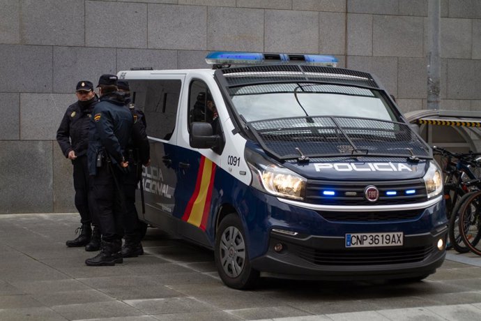 Archivo - Arquivo - Imagem de arquivo de uma van da Polícia Nacional.