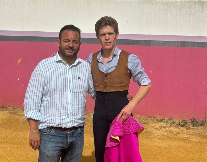 El alcalde de La Algaba y el padrino de la Feria de esta edición.