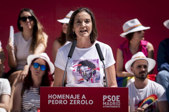 La secretaria general del PSOE Madrid Ciudad y portavoz del PSOE en el Ayuntamiento de Madrid, Reyes Maroto, interviene durante el homenaje de los socialistas madrileños a Pedro Zerolo, en la Plaza Pedro Zerolo, a 8 de junio de 2025, en Madrid (España). 