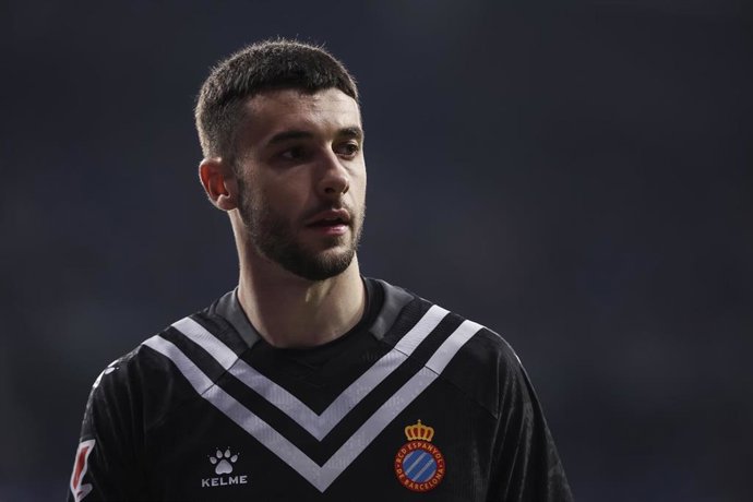Archivo - Joan Garcia of RCD Espanyol looks on during the Spanish league, La Liga EA Sports, football match played between RCD Espanyol and Getafe CF at RCDE Stadium on April 18, 2025 in Cornella, Barcelona, Spain.