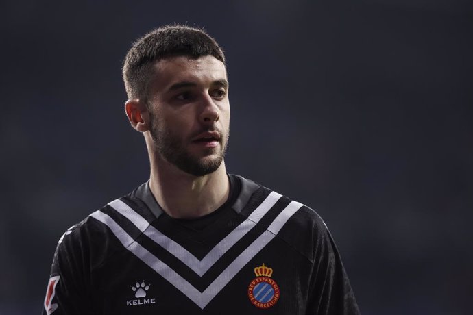 Archivo - Joan Garcia of RCD Espanyol looks on during the Spanish league, La Liga EA Sports, football match played between RCD Espanyol and Getafe CF at RCDE Stadium on April 18, 2025 in Cornella, Barcelona, Spain.
