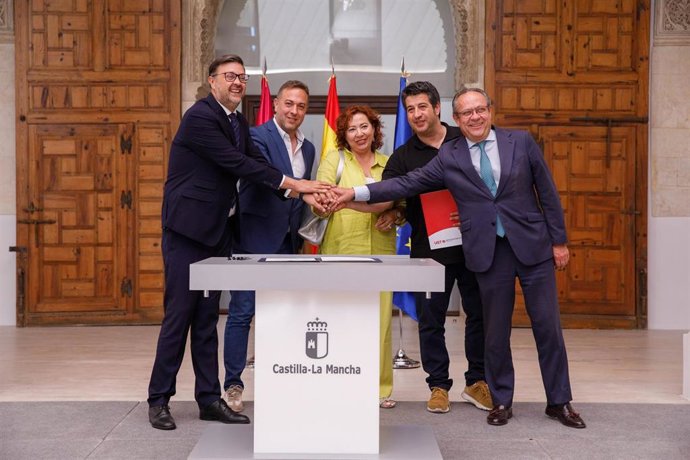 Firmado el segundo bloque del acuerdo de mejora educativa que bajará ratios en Primaria y horas lectivas a profesorado